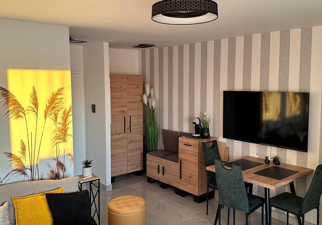 Fewo Sky21 * Langen Exklusives Appartment Vollausstattung / Zentrale Lage *Neu* Buitenkant foto