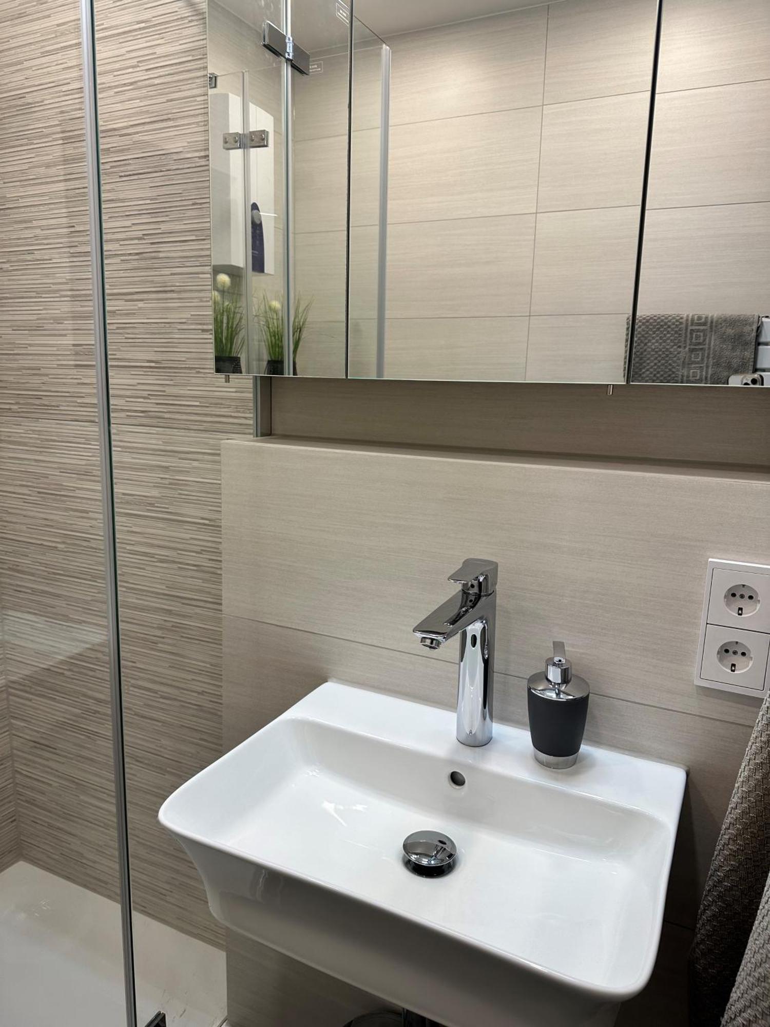 Fewo Sky21 * Langen Exklusives Appartment Vollausstattung / Zentrale Lage *Neu* Buitenkant foto